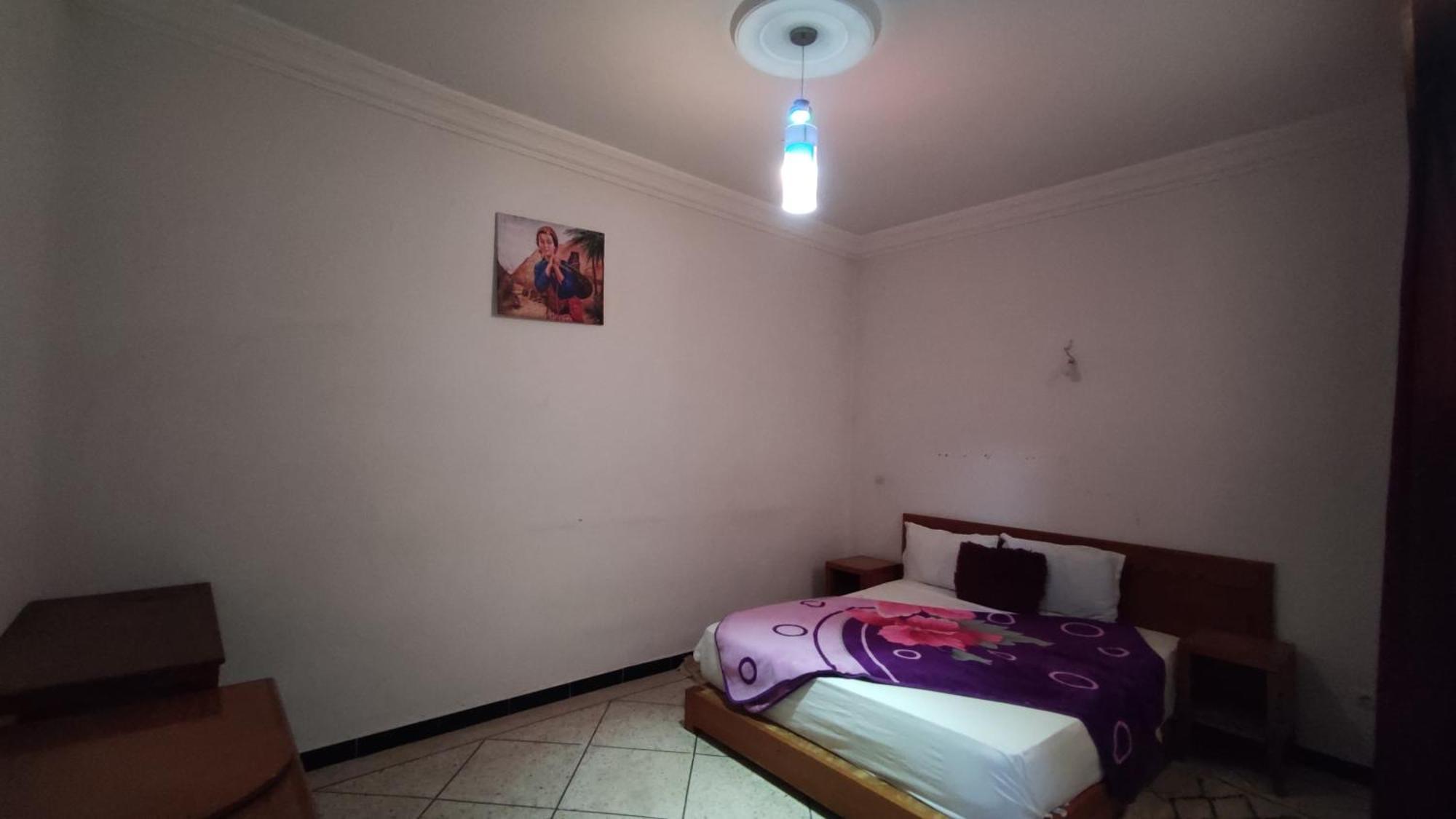 Hostel Afgo Rooftop Варзазат Стая снимка